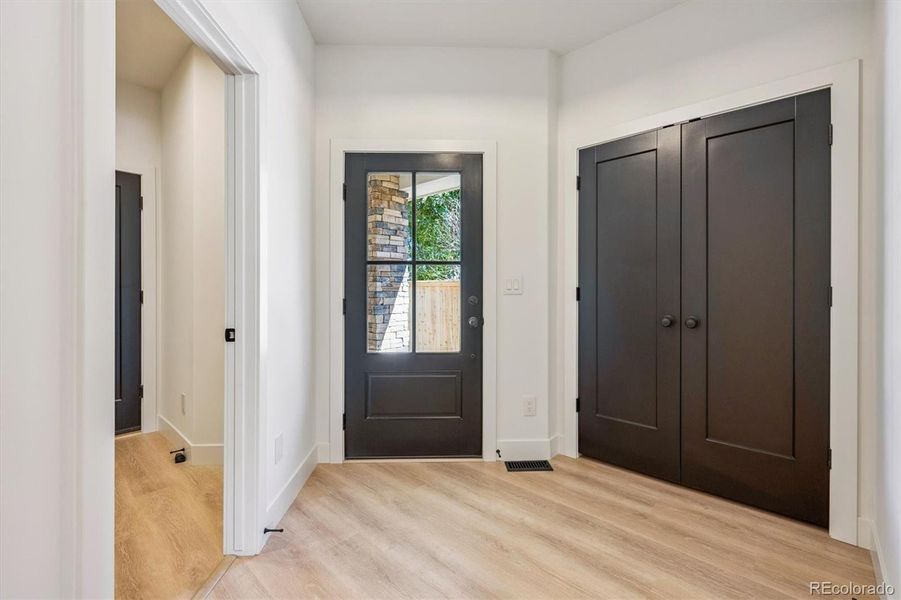 Spacious, unfurnished interior of a new home in , Golden (Image 35).