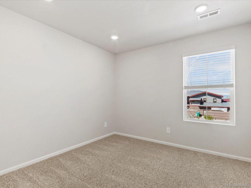 Spacious, unfurnished interior of a new home in Skyview at High Point, Aurora (Image 20).