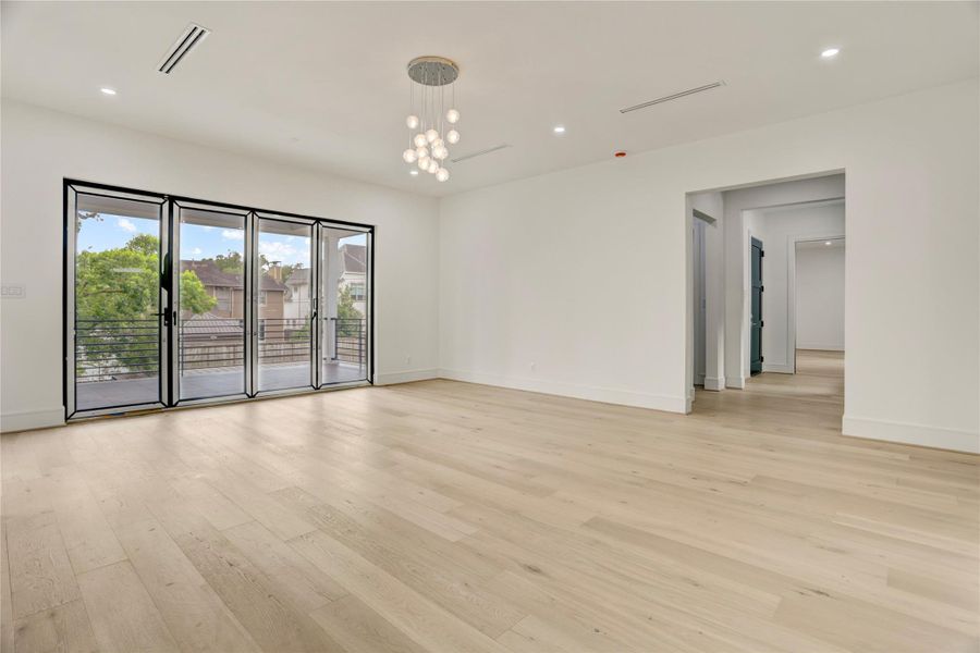 Spacious, unfurnished interior of a new home in , Houston (Image 19).
