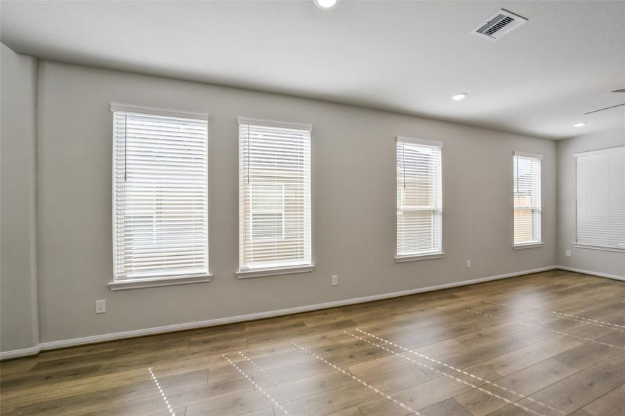 Spacious, unfurnished interior of a new home in Anderson Lakes, Houston (Image 28).