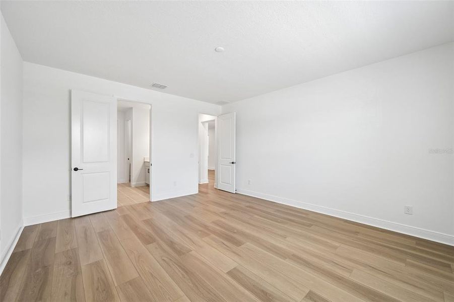 Spacious, unfurnished interior of a new home in SeaFlower, Bradenton (Image 19).