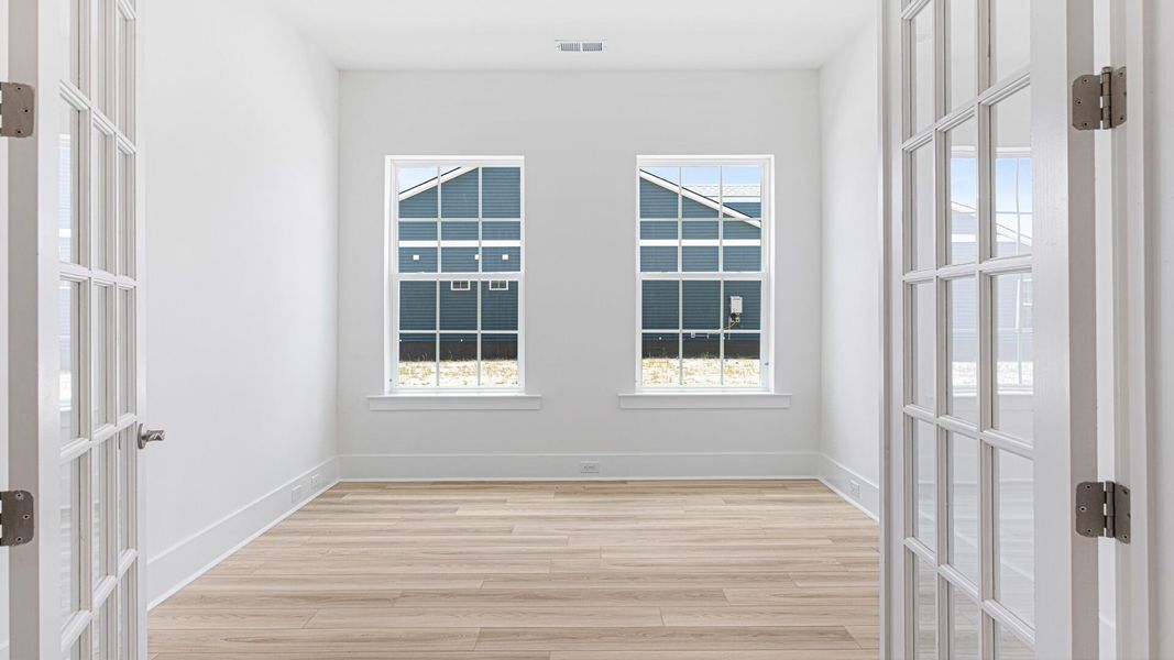 Spacious, unfurnished interior of a new home in , Summerville (Image 12).