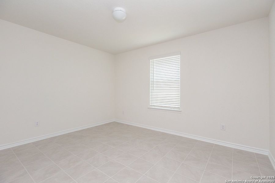 Spacious, unfurnished interior of a new home in Southton Cove, Elmendorf (Image 5).
