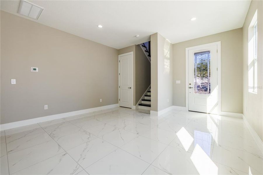 Spacious, unfurnished interior of a new home in , Tampa (Image 39).