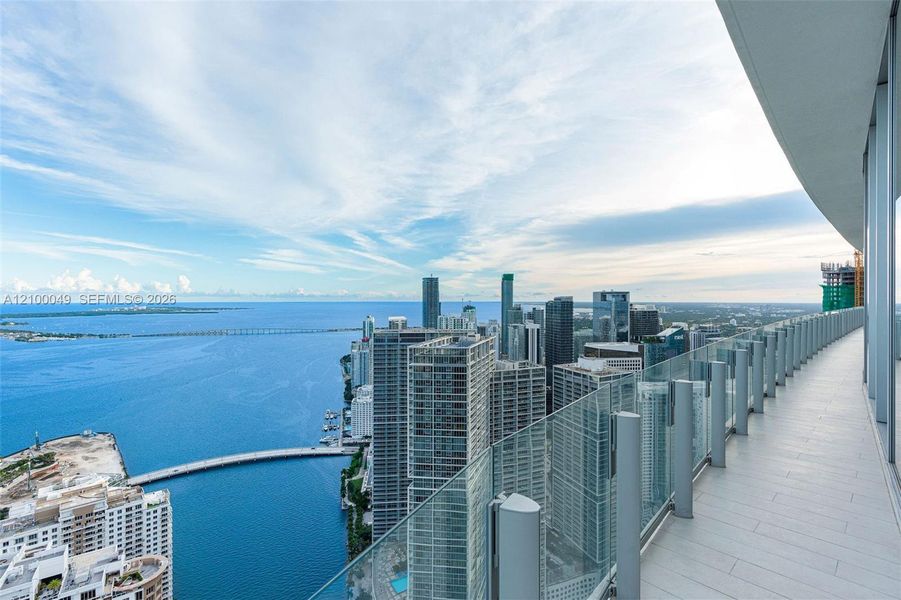Condo located in Miami, FL showcasing its design and architecture (Image 25).