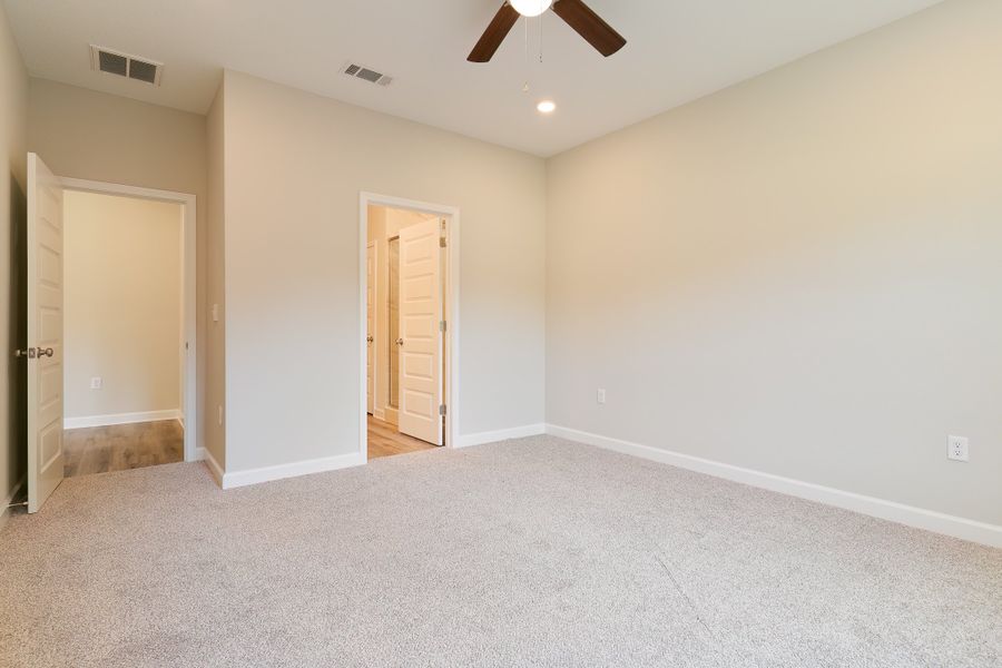 Representative unfurnished interior of a home built from the Maybell III by CJL Homes in McCarthy Estates, Defuniak Springs (Image 17).