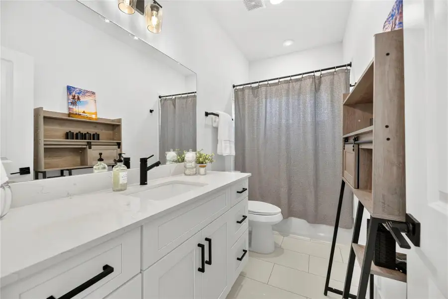 Furnished interior view inside a new home in , Houston (Image 25). Furnished interior view inside a new home in , Houston (Image 25).