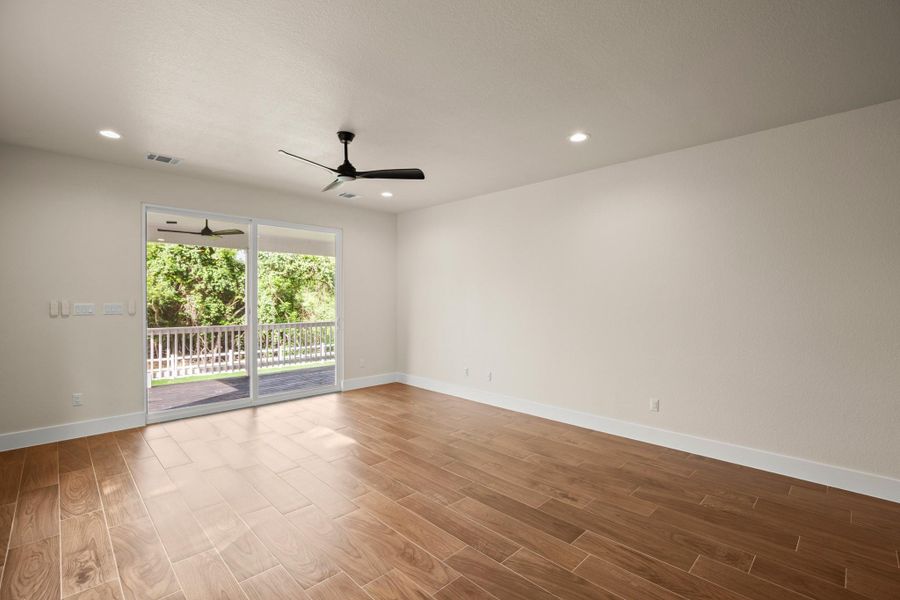 Spacious, unfurnished interior of a new home in , Bastrop (Image 14).