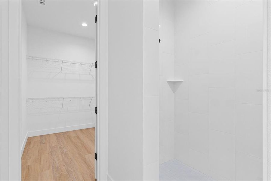 Spacious, unfurnished interior of a new home in , Yeehaw Junction (Image 32).