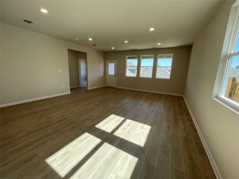 Spacious, unfurnished interior of a new home in Covered Bridge, Hutto (Image 27). Spacious, unfurnished interior of a new home in Covered Bridge, Hutto (Image 27).
