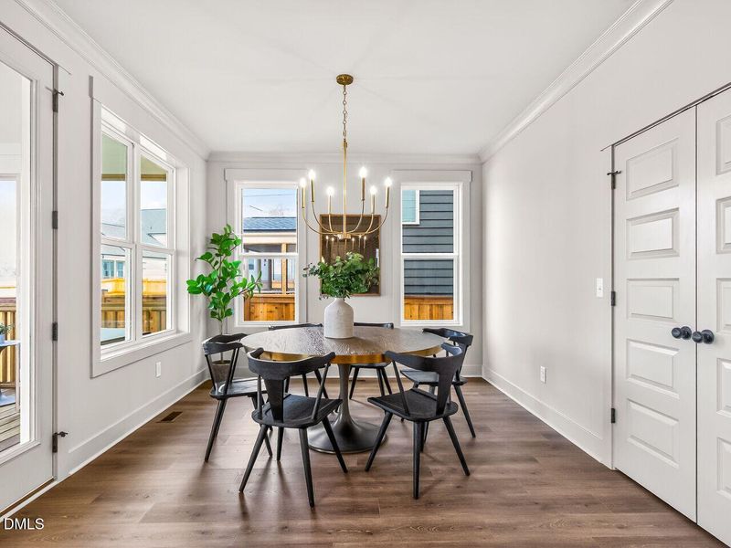 012-1280x960-dining-room