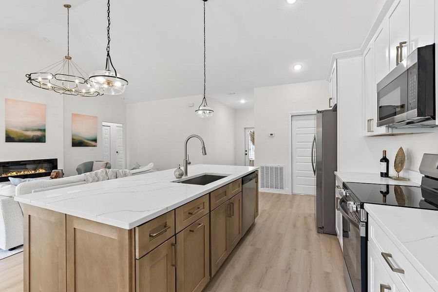 8846-97th-Ct-HigMedia-019-1280