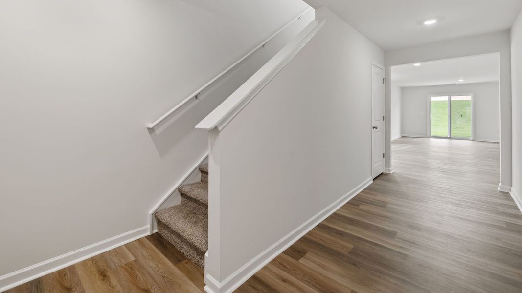 Spacious, unfurnished interior of a new home in Cedar Gap, Fountain Inn (Image 13).