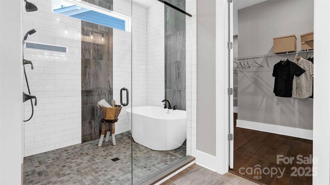 Model photo used for reference