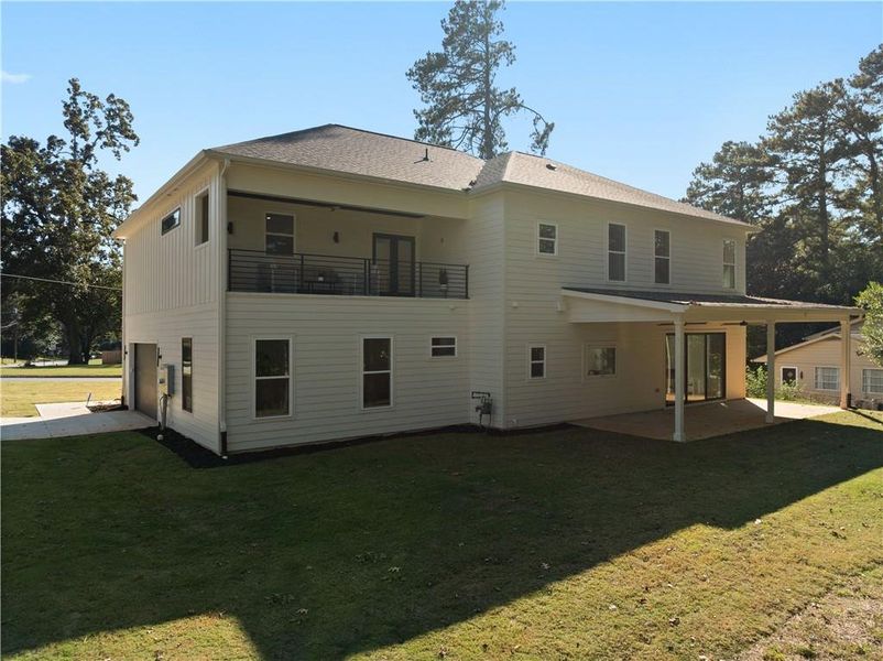 Exterior details and patio area of a home in , Atlanta (Image 4).