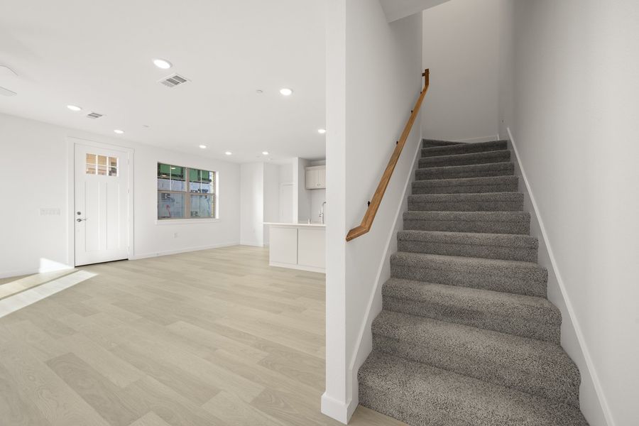 Spacious, unfurnished interior of a new home in Wildridge, Oak Point (Image 17).