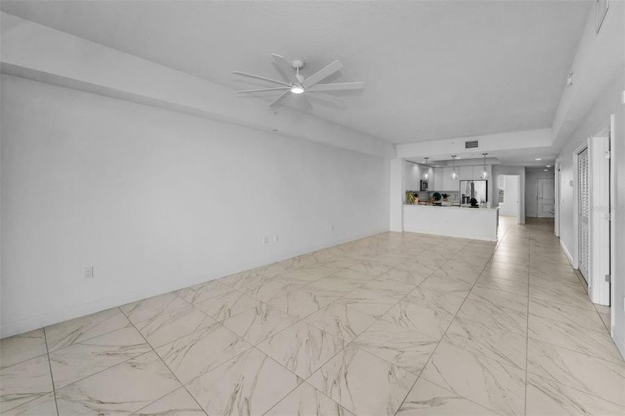 Spacious, unfurnished interior of a new home in , Clearwater Beach (Image 7).