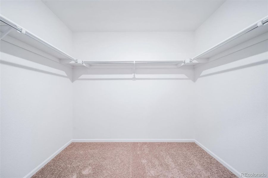 Spacious, unfurnished interior of a new home in , Aurora (Image 18).