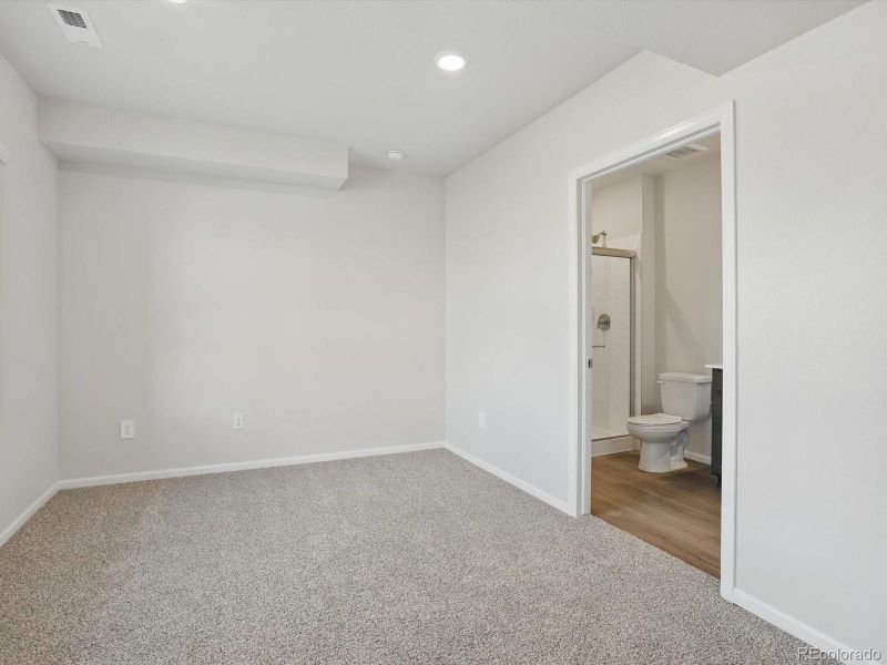 Spacious, unfurnished interior of a new home in Three Hills, Morrison (Image 21).