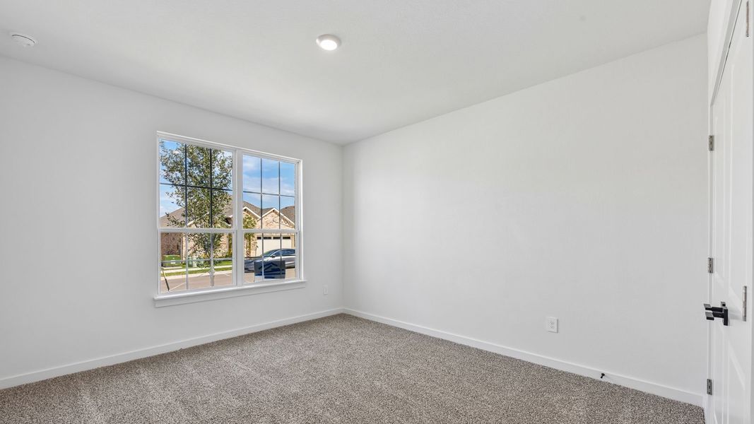 Spacious, unfurnished interior of a new home in Rosenbusch Ranch, Leander (Image 29).