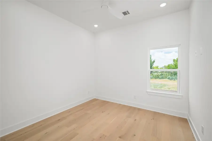 Spacious, unfurnished interior of a new home in , Houston (Image 29).
