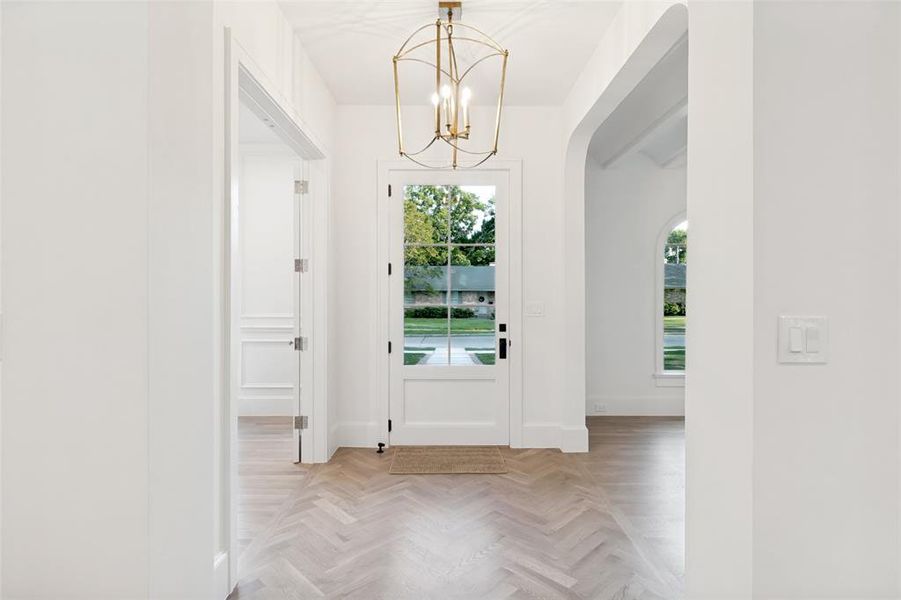 Spacious, unfurnished interior of a new home in , Richardson (Image 21).