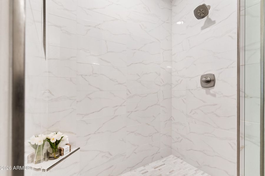 TheLuxeValentino5mb-00610