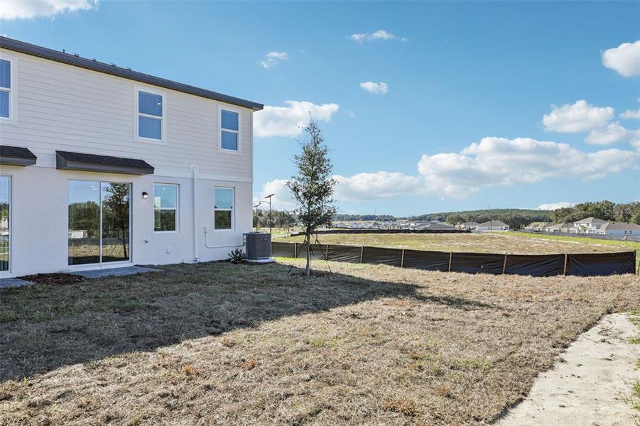 Exterior details and patio area of a home in , Lady Lake (Image 3).