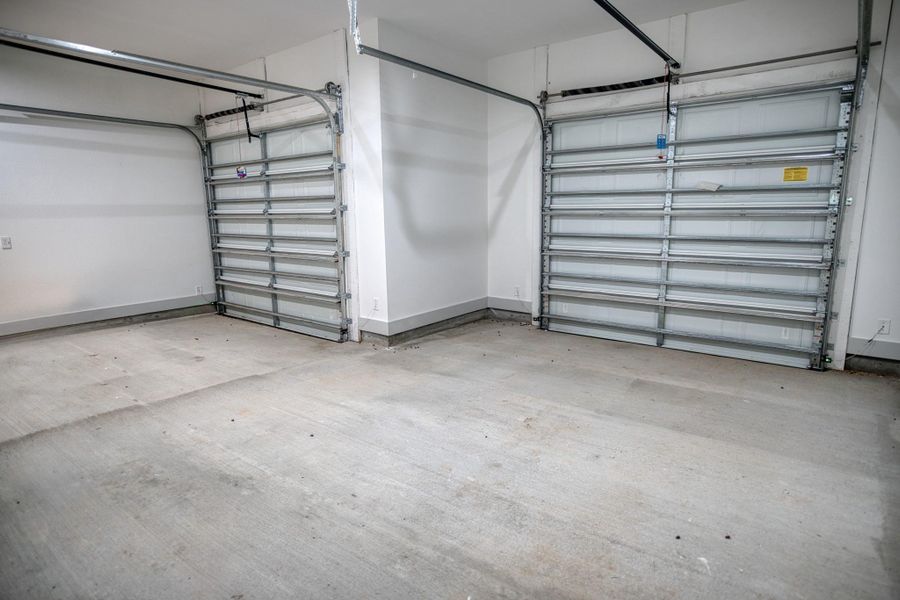 Spacious, unfurnished interior of a new home in , Angleton (Image 23).