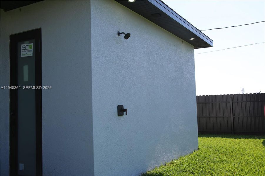 Exterior details and patio area of a home in , Cape Coral (Image 29).
