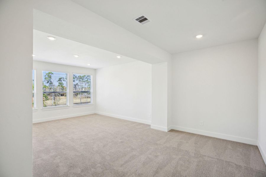 Spacious, unfurnished interior of a new home in Pinewood Trails - Luxe Series, Houston (Image 40).