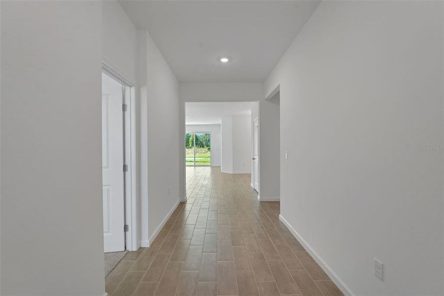 Spacious, unfurnished interior of a new home in Willowbrook North, Winter Haven (Image 27).