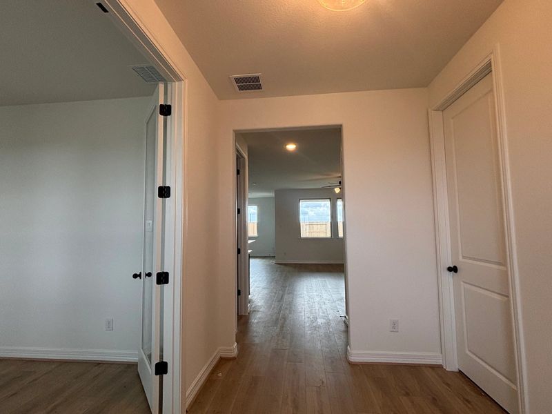 Spacious, unfurnished interior of a new home in Ashland, Angleton (Image 6).