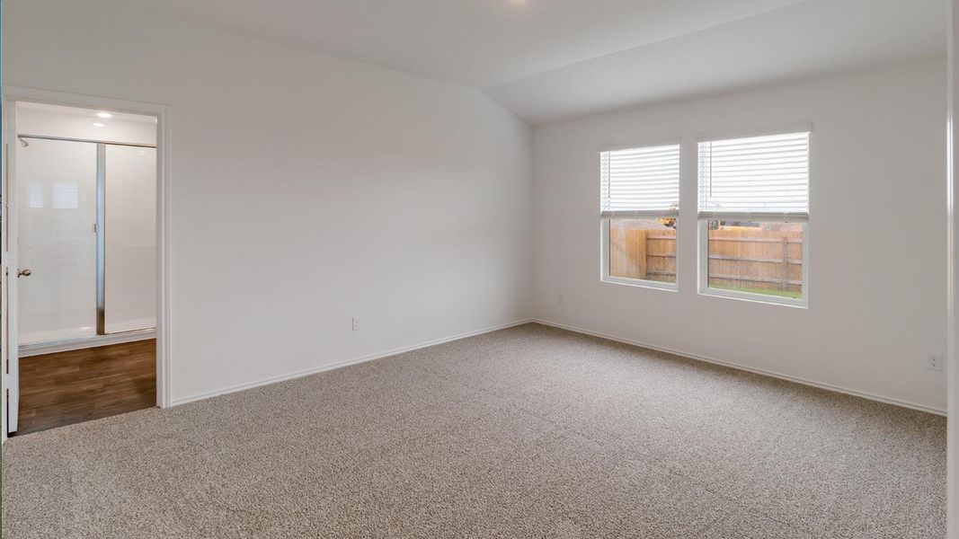 Spacious, unfurnished interior of a new home in Valverde, Bastrop (Image 8).