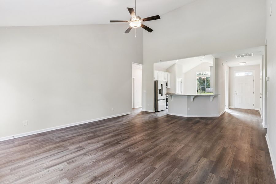 Representative unfurnished interior of a home built from the The Athens + Bonus Room by Smith Family Homes in NorthShore on the St. Marys River, Kingsland (Image 11).