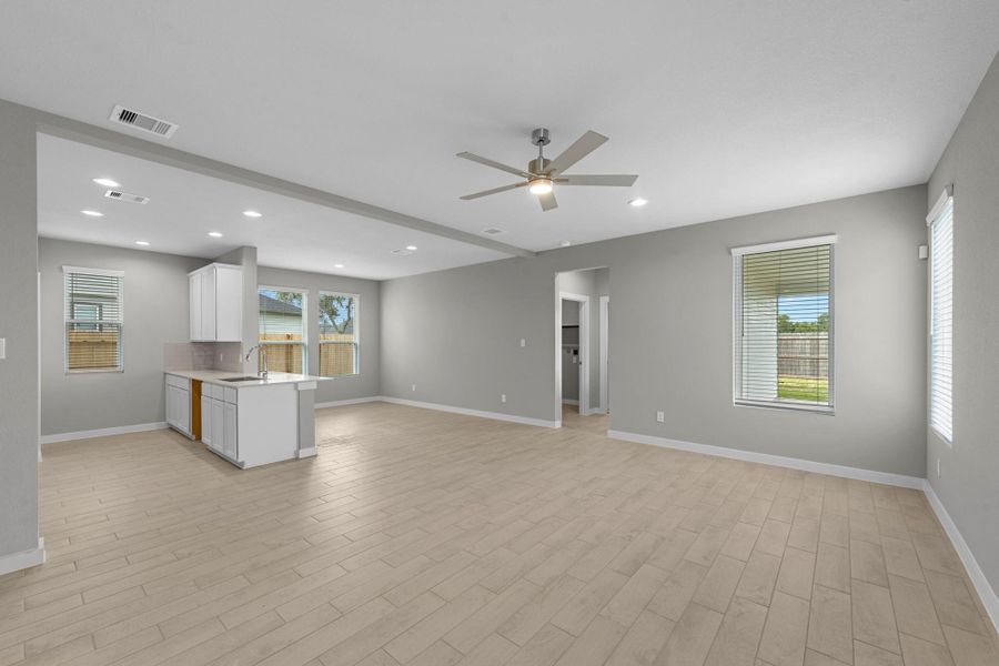 Spacious, unfurnished interior of a new home in Grand Oaks Village, Houston (Image 22). Spacious, unfurnished interior of a new home in Grand Oaks Village, Houston (Image 22).