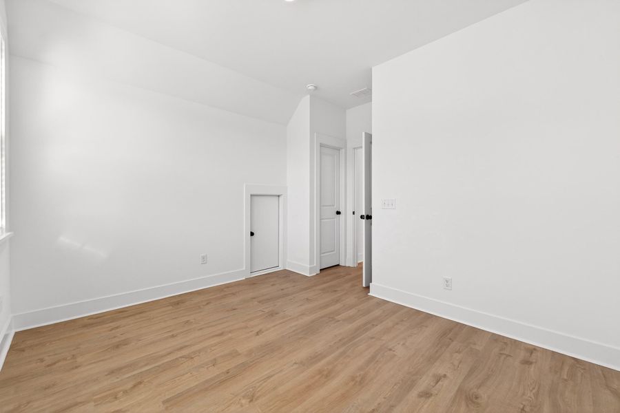 Spacious, unfurnished interior of a new home in , Summerville (Image 30).