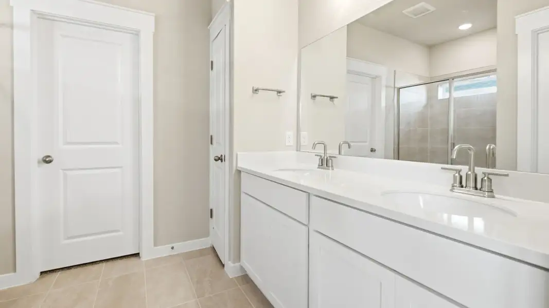 Furnished interior view inside a new home in Creeks Crossing, Elgin (Image 11).
