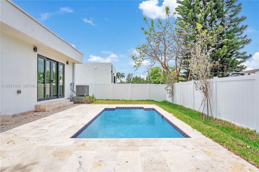 Exterior details and patio area of a home in , Hollywood (Image 24).