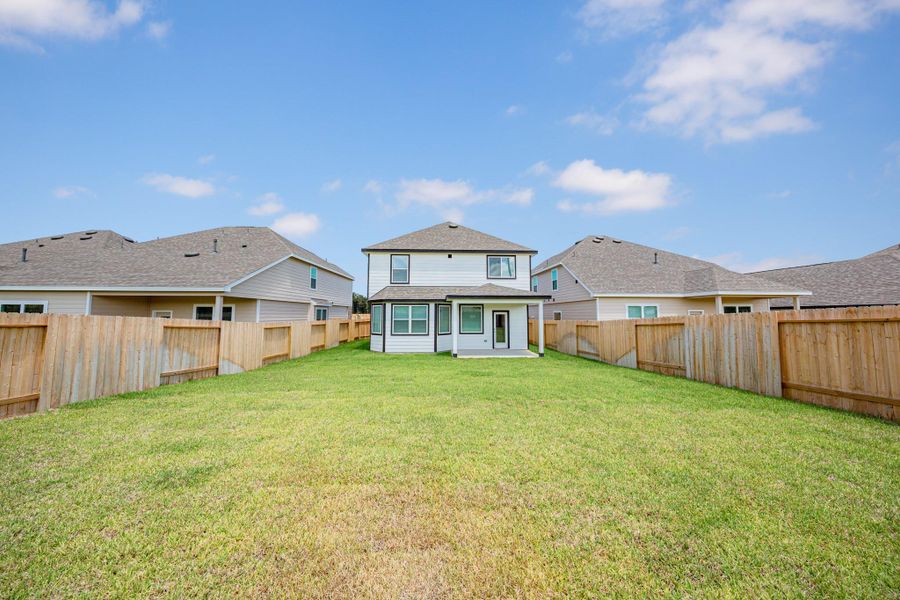 Exterior details and patio area of a home in Granger Pines, Conroe (Image 3).