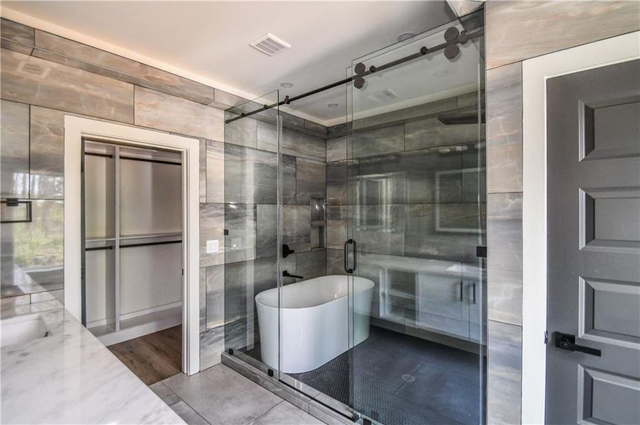 Furnished interior view inside a new home in , Atlanta (Image 7).