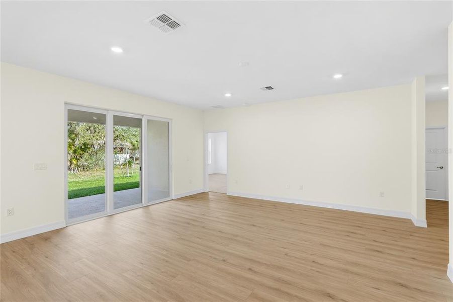 Spacious, unfurnished interior of a new home in , North Port (Image 18).