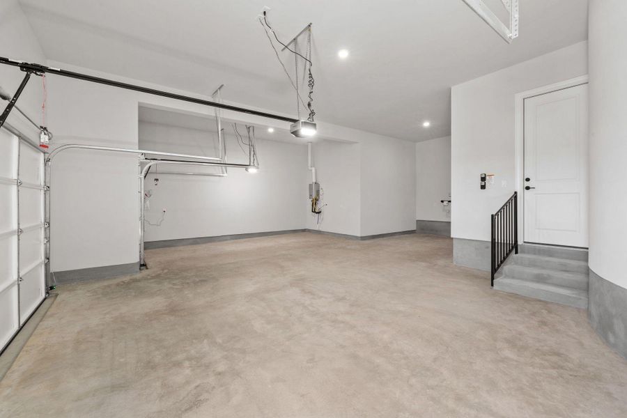 Spacious, unfurnished interior of a new home in Provence, Austin (Image 3).