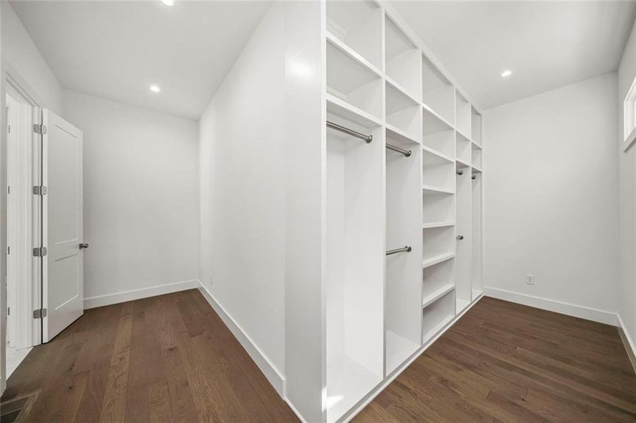 Spacious, unfurnished interior of a new home in , Acworth (Image 19).