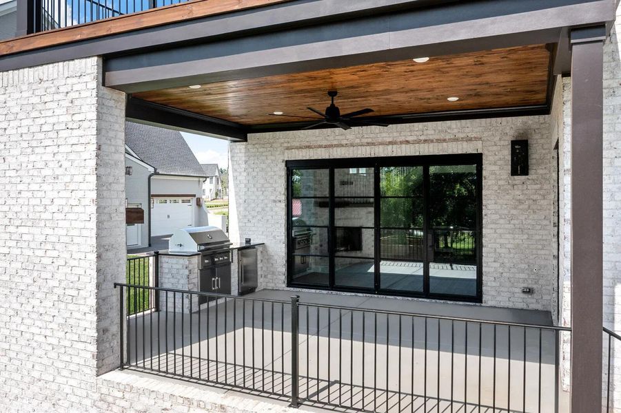 The Wilshire E Outdoor Living Area