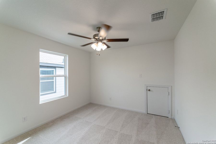 Spacious, unfurnished interior of a new home in Katzer Ranch, Converse (Image 12).