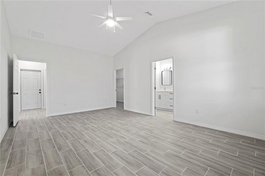 Spacious, unfurnished interior of a new home in , Ocala (Image 14).