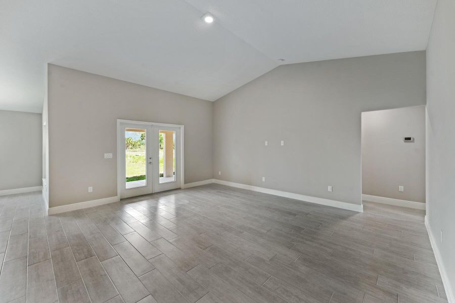 Spacious, unfurnished interior of a new home in , Loxahatchee (Image 24).