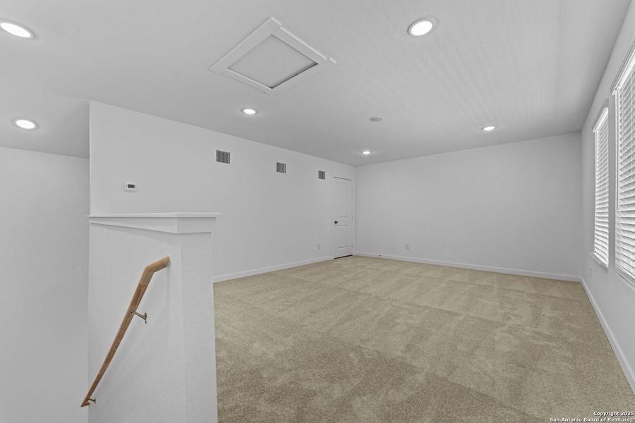 Spacious, unfurnished interior of a new home in Parkside: Coastline Collection, New Braunfels (Image 20).