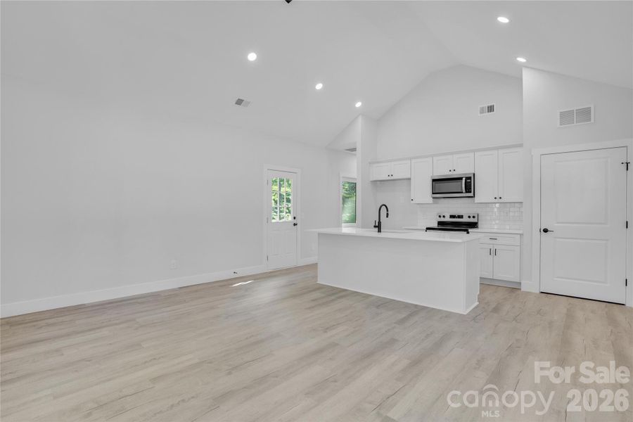 Spacious, unfurnished interior of a new home in , Lincolnton (Image 19).